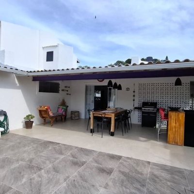 Casa Residencial com 412m², 6 quartos (sendo 6 suítes), 4 garagens, no bairro Ponta Das Canas em Florianópolis