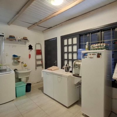 Casa Residencial com 412m², 6 quartos (sendo 6 suítes), 4 garagens, no bairro Ponta Das Canas em Florianópolis