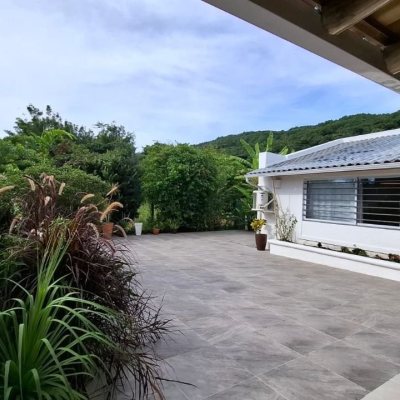 Casa Residencial com 412m², 6 quartos (sendo 6 suítes), 4 garagens, no bairro Ponta Das Canas em Florianópolis