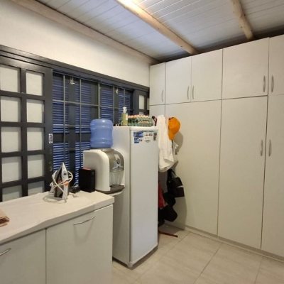 Casa Residencial com 412m², 6 quartos (sendo 6 suítes), 4 garagens, no bairro Ponta Das Canas em Florianópolis