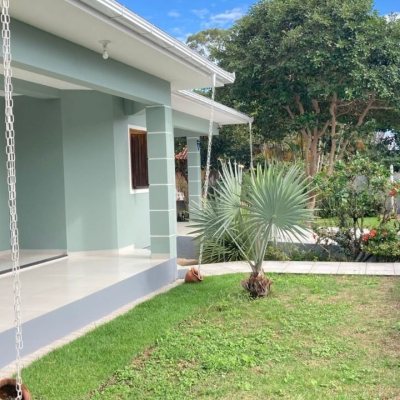 Casa Residencial com 130m², 3 quartos (sendo 1 suíte), 2 garagens, no bairro Campeche em Florianópolis