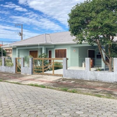 Casa Residencial com 130m², 3 quartos (sendo 1 suíte), 2 garagens, no bairro Campeche em Florianópolis