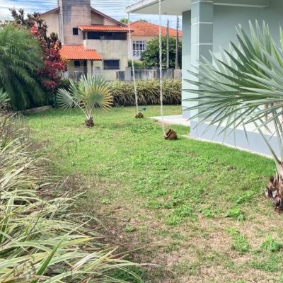 Casa Residencial com 130m², 3 quartos (sendo 1 suíte), 2 garagens, no bairro Campeche em Florianópolis