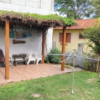Casa Residencial com 130m², 3 quartos (sendo 1 suíte), 2 garagens, no bairro Campeche em Florianópolis