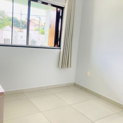 Casa Residencial com 130m², 3 quartos (sendo 1 suíte), 2 garagens, no bairro Campeche em Florianópolis