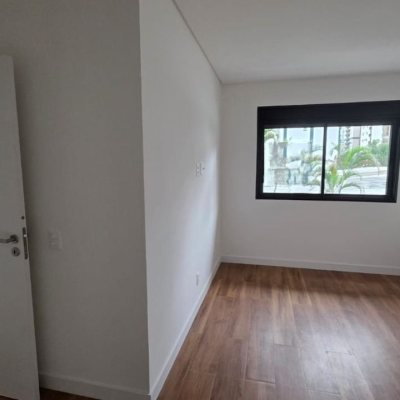 Apartamentos com 73m², 2 quartos, 1 suíte, 1 garagem, no bairro Centro em Florianópolis