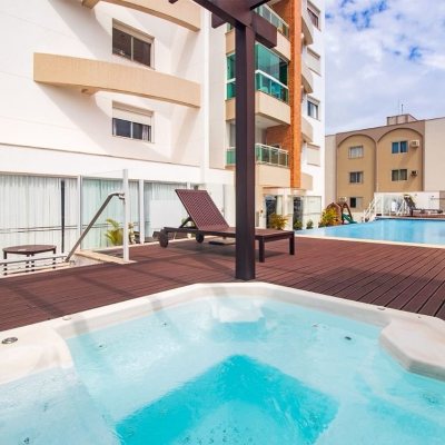 Apartamentos com 85m², 3 quartos, 1 suíte, 2 garagens, no bairro Estreito em Florianópolis