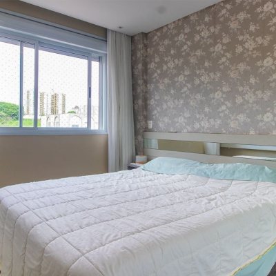 Apartamentos com 85m², 3 quartos, 1 suíte, 2 garagens, no bairro Estreito em Florianópolis