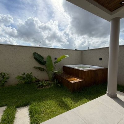 Sobrado Residencial com 165m², 3 quartos (sendo 1 suíte), 3 garagens, no bairro Forquilhas em São José