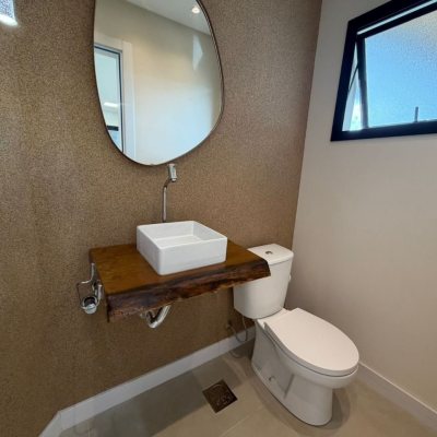 Sobrado Residencial com 165m², 3 quartos (sendo 1 suíte), 3 garagens, no bairro Forquilhas em São José
