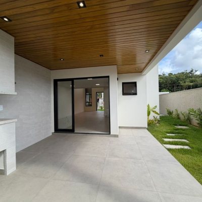 Sobrado Residencial com 165m², 3 quartos (sendo 1 suíte), 3 garagens, no bairro Forquilhas em São José