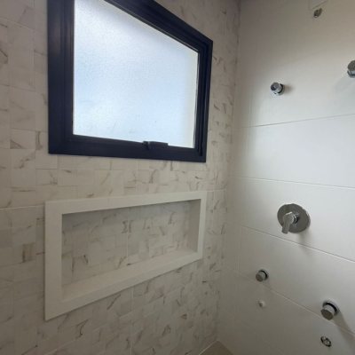 Sobrado Residencial com 165m², 3 quartos (sendo 1 suíte), 3 garagens, no bairro Forquilhas em São José