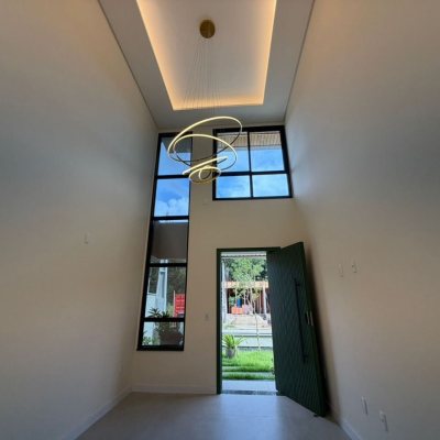 Sobrado Residencial com 165m², 3 quartos (sendo 1 suíte), 3 garagens, no bairro Forquilhas em São José