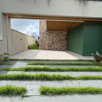 Sobrado Residencial com 165m², 3 quartos (sendo 1 suíte), 3 garagens, no bairro Forquilhas em São José