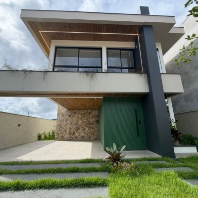Sobrado Residencial com 165m², 3 quartos (sendo 1 suíte), 3 garagens, no bairro Forquilhas em São José