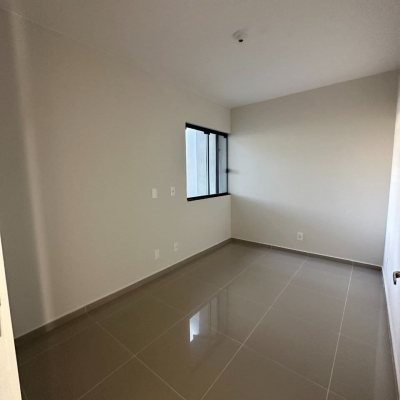 Casa Residencial com 49m², 2 quartos, 2 garagens, no bairro Forquilhas em São José