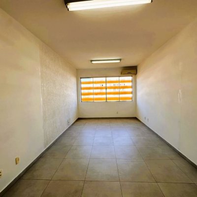 Sala com 26m², 1 garagem, no bairro Estreito em Florianópolis