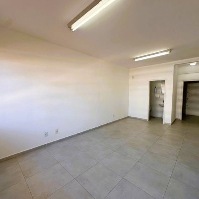 Sala com 26m², 1 garagem, no bairro Estreito em Florianópolis