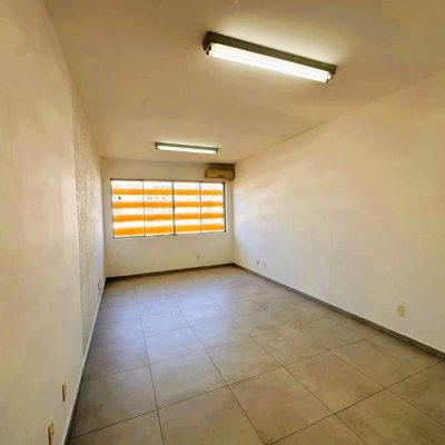 Sala com 26m², 1 garagem, no bairro Estreito em Florianópolis