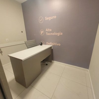 Loja com 65m², no bairro Campinas em São José