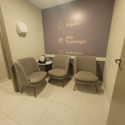 Loja com 65m², no bairro Campinas em São José