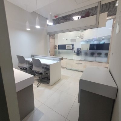 Loja com 65m², no bairro Campinas em São José