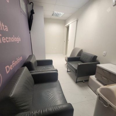 Loja com 65m², no bairro Campinas em São José