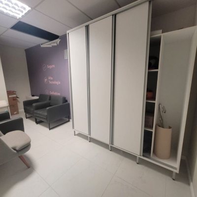 Loja com 65m², no bairro Campinas em São José