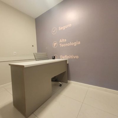 Loja com 65m², no bairro Campinas em São José