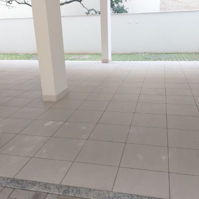 Cobertura com 157m², 2 quartos (sendo 1 suíte), 2 garagens, no bairro Campeche em Florianópolis