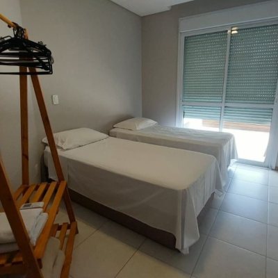 Cobertura com 157m², 2 quartos (sendo 1 suíte), 2 garagens, no bairro Campeche em Florianópolis