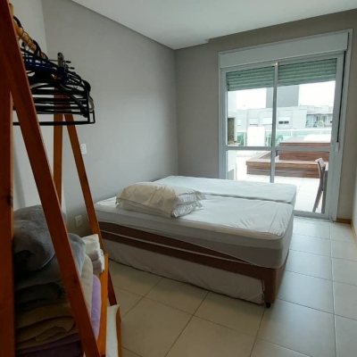 Cobertura com 157m², 2 quartos, 1 suíte, 2 garagens, no bairro Campeche em Florianópolis