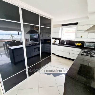 Apartamentos com 100m², 3 quartos, 1 suíte, 2 garagens, no bairro Canasvieiras em Florianópolis