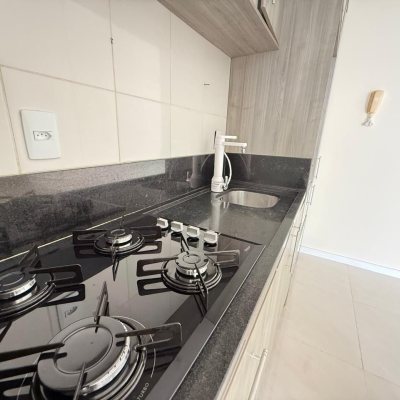 Apartamentos com 60m², 2 quartos, 1 garagem, no bairro Capoeiras em Florianópolis