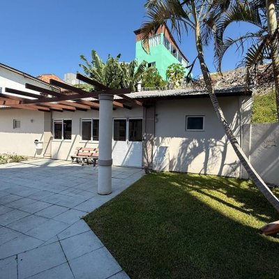 Apartamentos com 60m², 2 quartos, 1 garagem, no bairro Capoeiras em Florianópolis
