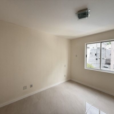 Apartamentos com 60m², 2 quartos, 1 garagem, no bairro Capoeiras em Florianópolis