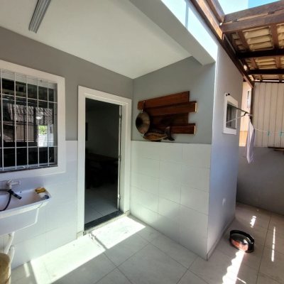 Casa Residencial com 91m², 2 quartos, 2 suítes, 1 garagem, no bairro Ingleses do Rio Vermelho em Florianópolis