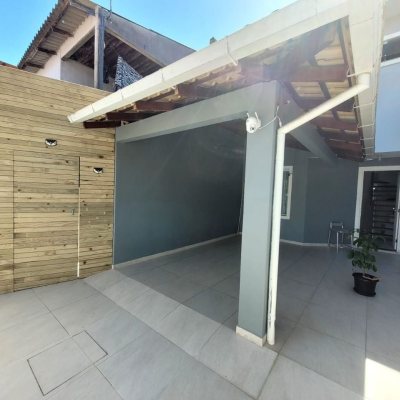 Casa Residencial com 91m², 2 quartos, 2 suítes, 1 garagem, no bairro Ingleses do Rio Vermelho em Florianópolis