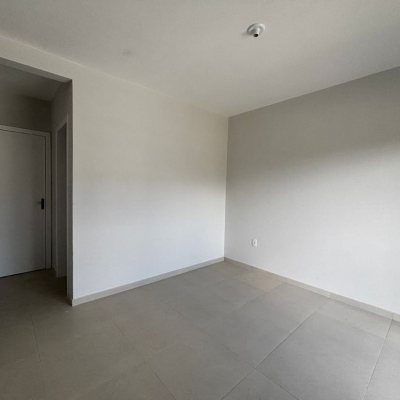 Sobrado Residencial com 103m², 2 quartos, 2 suítes, 1 garagem, no bairro São João Do Rio Vermelho em Florianópolis