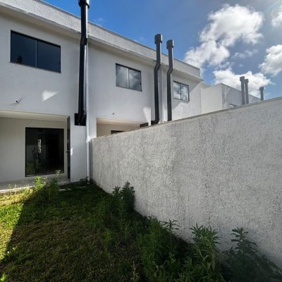 Sobrado Residencial com 103m², 2 quartos, 2 suítes, 1 garagem, no bairro São João Do Rio Vermelho em Florianópolis