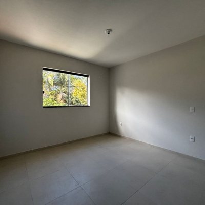 Sobrado Residencial com 103m², 2 quartos, 2 suítes, 1 garagem, no bairro São João Do Rio Vermelho em Florianópolis