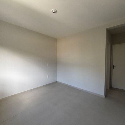 Sobrado Residencial com 103m², 2 quartos, 2 suítes, 1 garagem, no bairro São João Do Rio Vermelho em Florianópolis