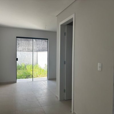 Sobrado Residencial com 103m², 2 quartos, 2 suítes, 1 garagem, no bairro São João Do Rio Vermelho em Florianópolis