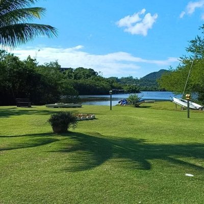 Casa em Condomínio com 73m², 2 quartos, 2 garagens, no bairro Lagoa da Conceição em Florianópolis