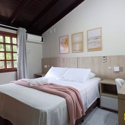 Casa em Condomínio com 73m², 2 quartos, 2 garagens, no bairro Lagoa da Conceição em Florianópolis
