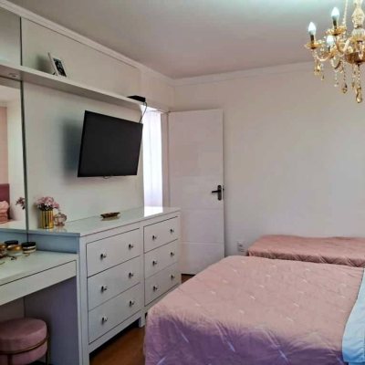 Sobrado Residencial com 115m², 3 quartos, 2 suítes, 1 garagem, no bairro São João Do Rio Vermelho em Florianópolis