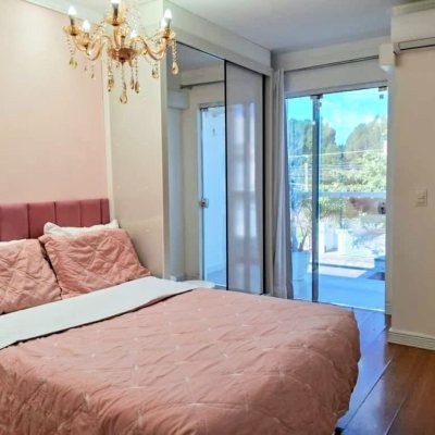 Sobrado Residencial com 115m², 3 quartos, 2 suítes, 1 garagem, no bairro São João Do Rio Vermelho em Florianópolis