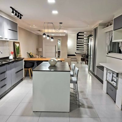 Sobrado Residencial com 115m², 3 quartos, 2 suítes, 1 garagem, no bairro São João Do Rio Vermelho em Florianópolis