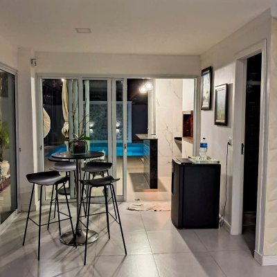 Sobrado Residencial com 115m², 3 quartos, 2 suítes, 1 garagem, no bairro São João Do Rio Vermelho em Florianópolis