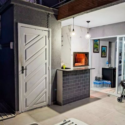 Sobrado Residencial com 115m², 3 quartos, 2 suítes, 1 garagem, no bairro São João Do Rio Vermelho em Florianópolis